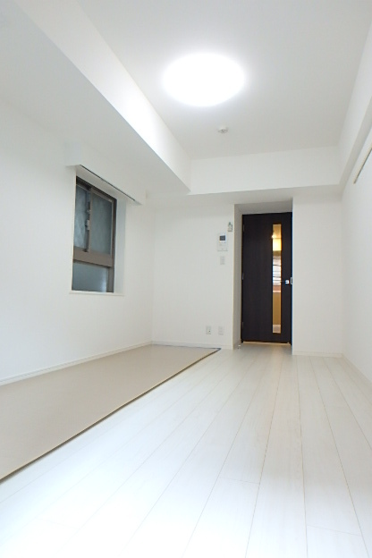 ガーラ・ステーション横浜反町7階 広々とした洋室です