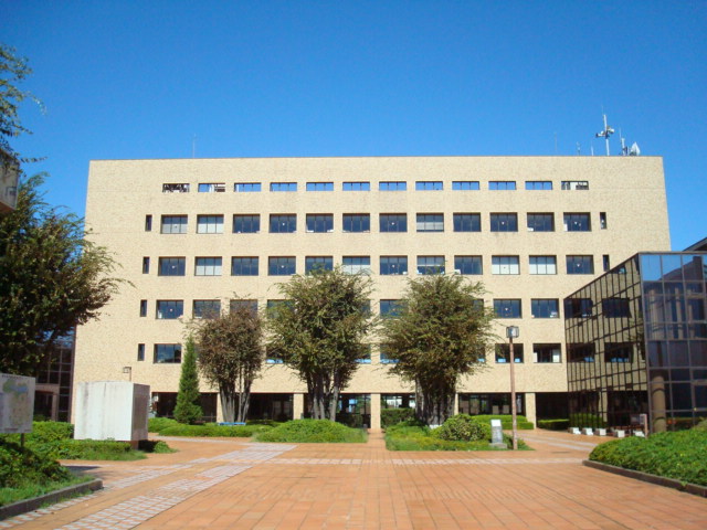 アムール 東大和市役所まで365ｍ