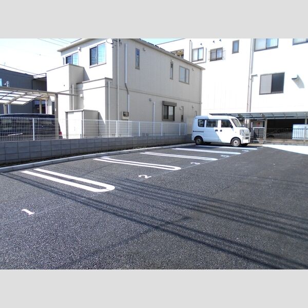 メゾンドコンフォール 駐車場