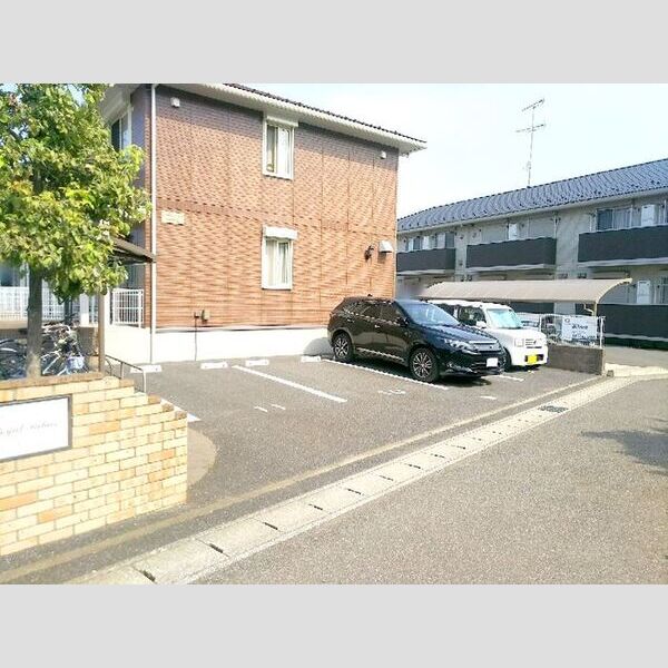 ロイヤルパレス　B 駐車場