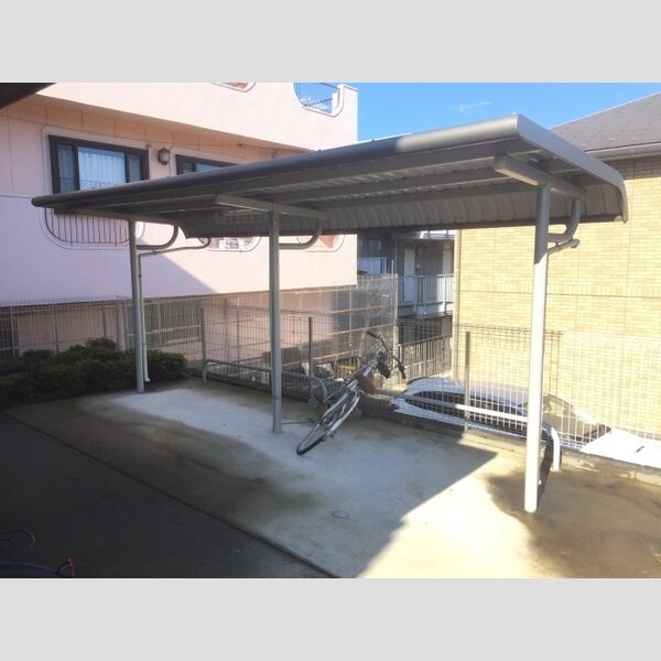 ロワジールⅢ 屋根付駐輪場(2箇所あります)