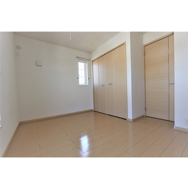 ベルグラース201号室 洋室6帖クローゼット