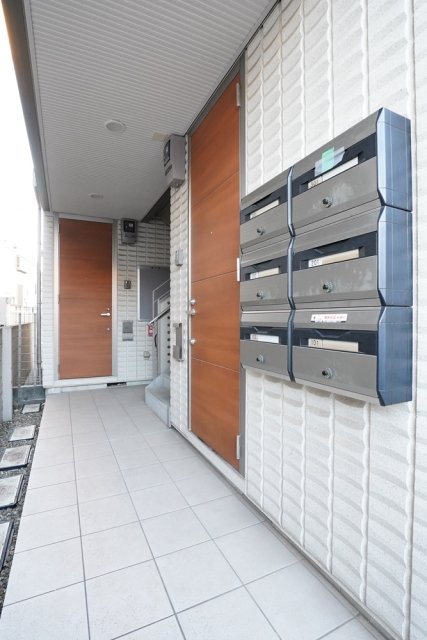 メゾン・ド・ソレイユ千住北2階 エントランス