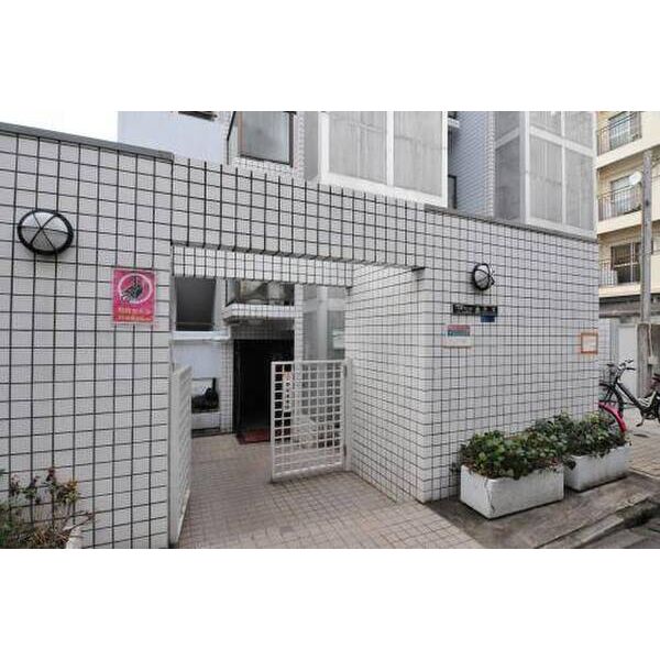 トップ・ルーム新宿 外観