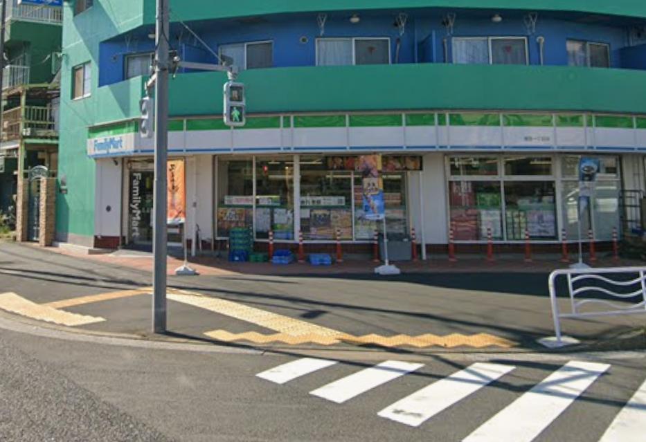 デュオ　グランド　メゾン24202号室 【コンビニエンスストア】ファミリーマート 潮見一丁目店まで50ｍ