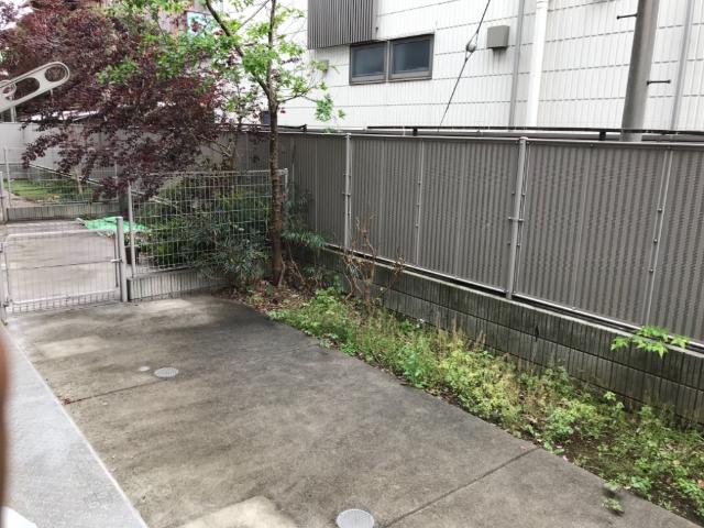 ルミナス高鼻103号室 庭