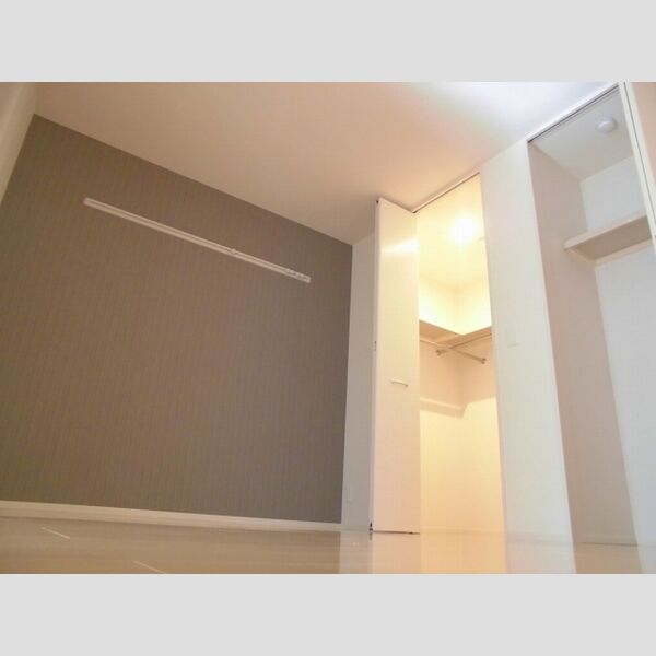 AROUSE202号室 洋室6帖