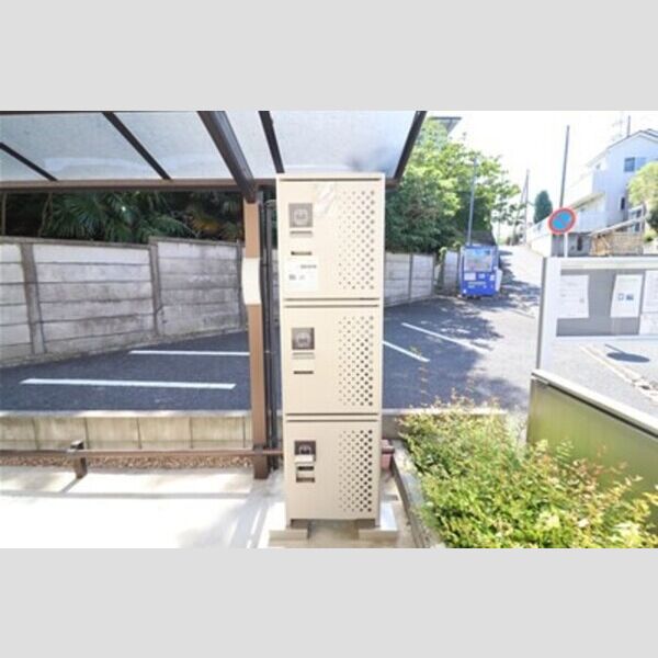 メゾンレーヴ 宅配ボックス