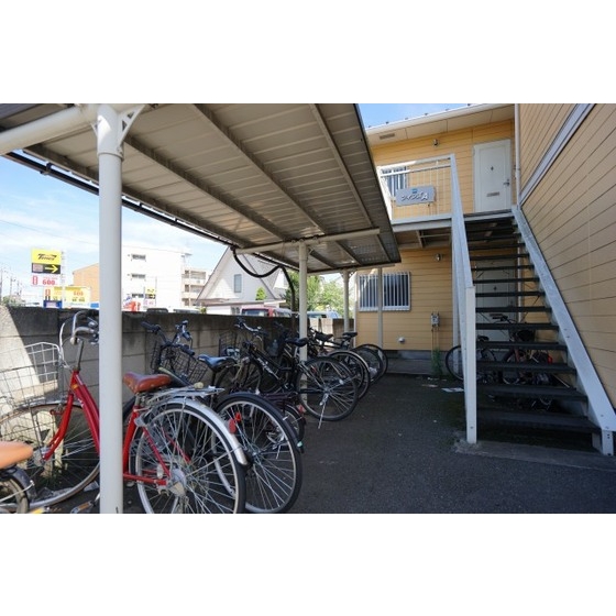 ツインズＢ棟0101号室 駐輪場