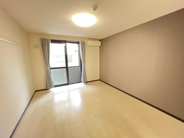 ラ・リヴィエール 洋室