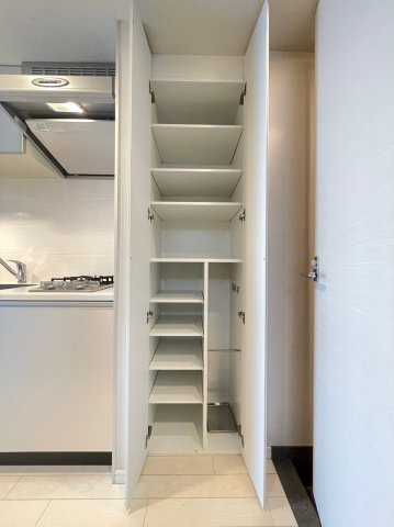 グラントゥルース本郷202号室 収納