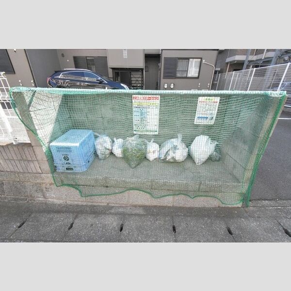 ハイツひまわり202号室 ゴミ置き場