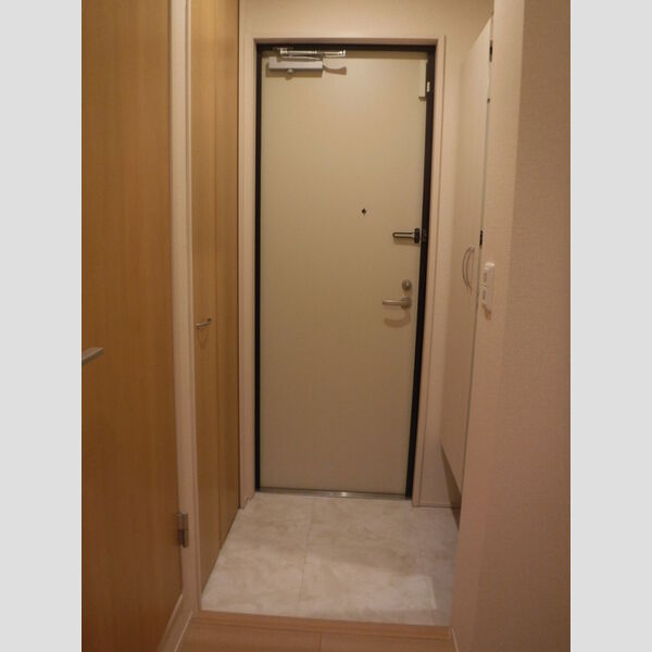 ラテル203号室 玄関