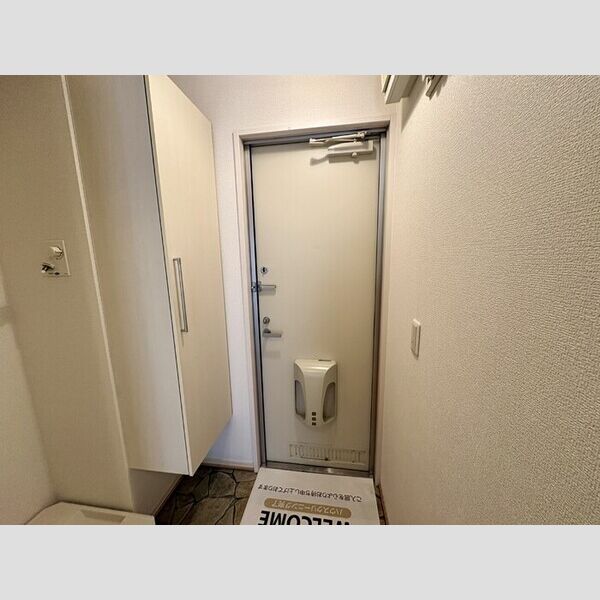 シャングリラ211号室 玄関