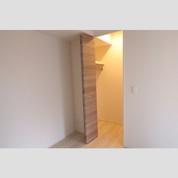 フラーリッシュ105号室 クローゼット