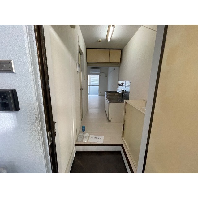 ホワイトバレー113号室 玄関