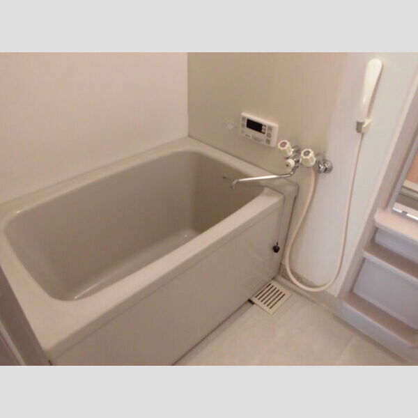 シャタル日吉台103号室 浴室