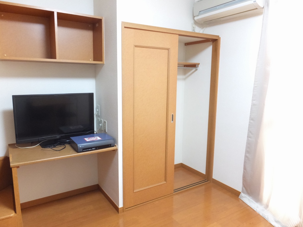 レオパレス水際邸109号室 ポール付きクローゼット