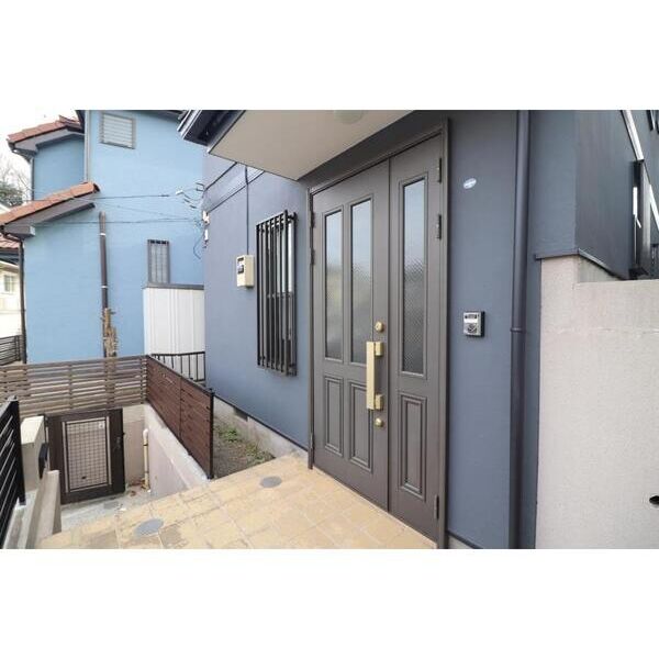 三ッ沢南町貸家 エントランス