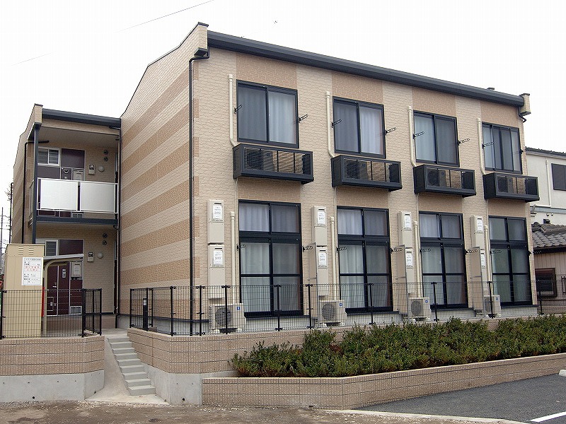 レオパレスルート１２２の外観画像