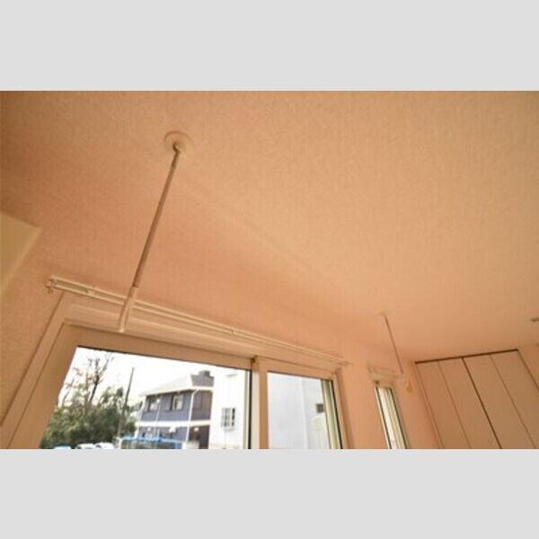 グランドソレイユ106号室 室内物干し