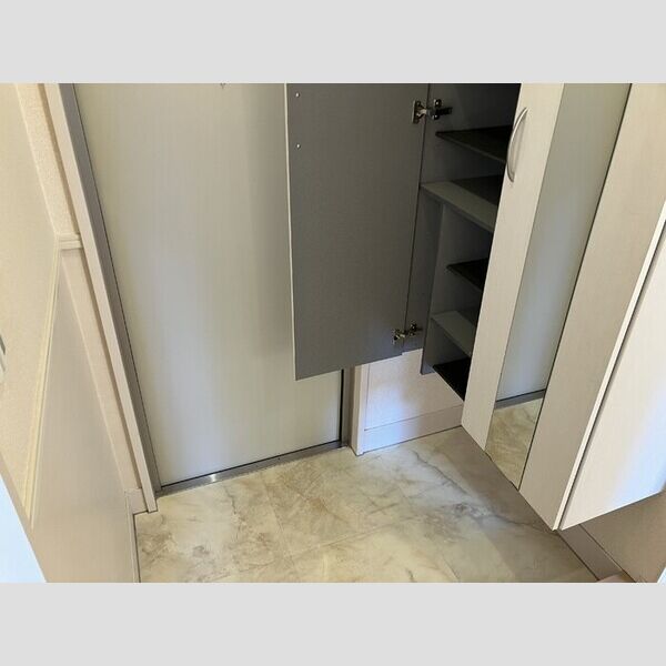 メゾン・デュ・シーニュ 玄関