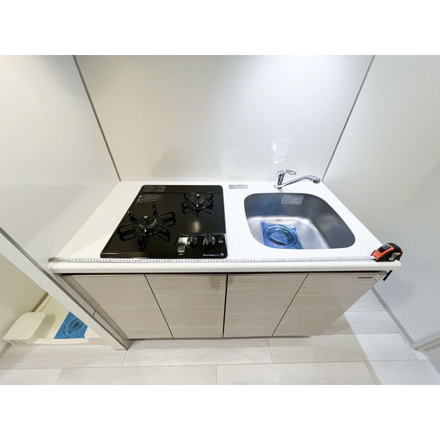 オーパスホームズ川口1003号室 コンロ・シンク