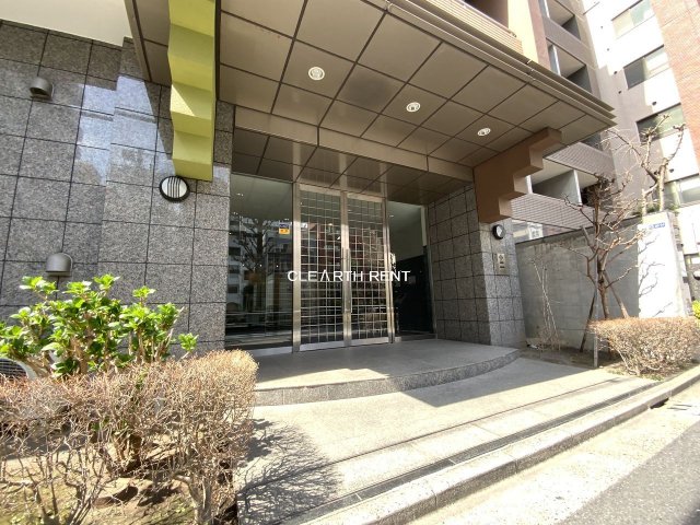 パレステュディオ新宿御苑 明るいエントランス