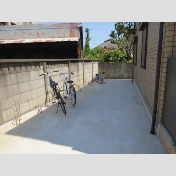 マム201号室 駐輪場