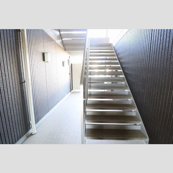 サンライズ上之302号室 共用階段