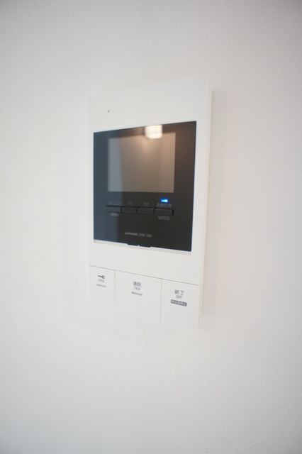 ルミエール・エタンセルｓｉｘ0202号室 モニター付きインターホンで訪問者の確認も安心☆