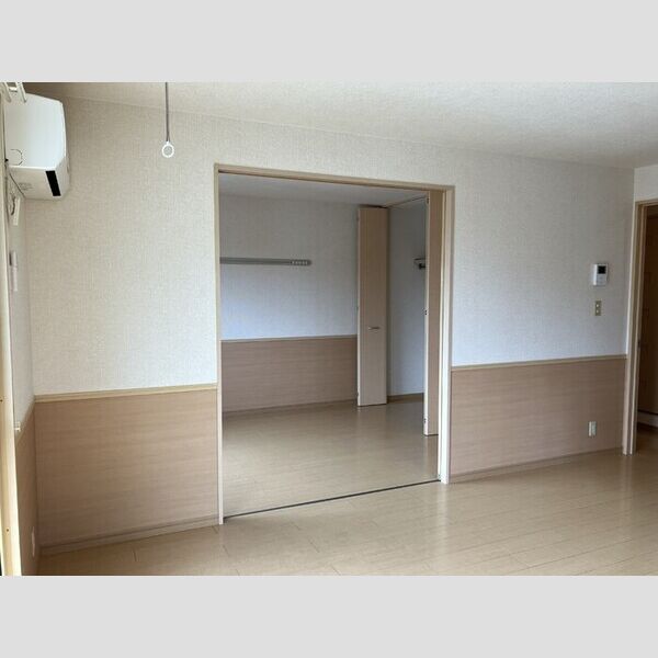 フレスカ リビングダイニング(別角度)