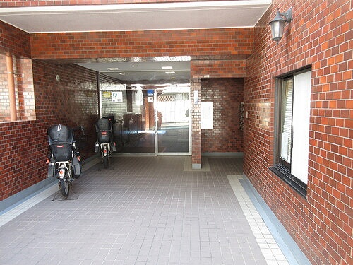 ライオンズマンション横浜第２（Ｂ館） エントランス　※2024年7月撮影