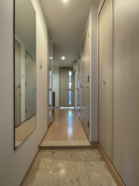 ガーラ・ステーション新宿御苑前6階 玄関