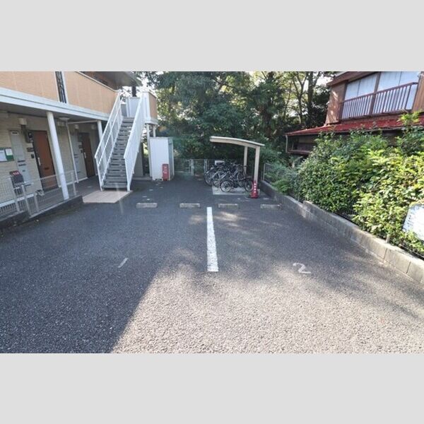 ラルゴ105号室 駐車場