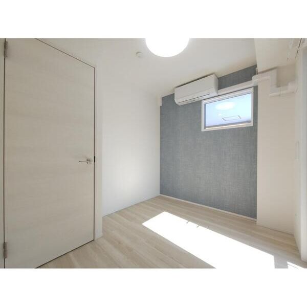 ブルーライトヨコハマ102号室 リビング