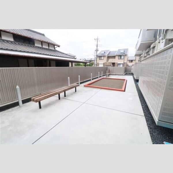 【つつこ】フリージア 砂場