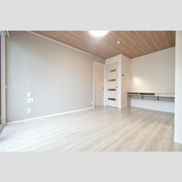 レンテ本厚木101号室 リビングダイニング