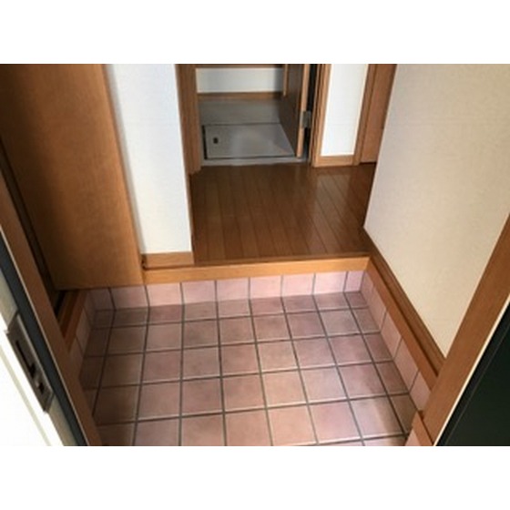 ラークヒル0102号室 玄関