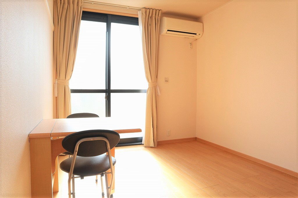 レオパレスブリエスト 玄関