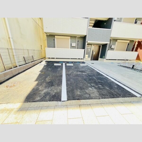 クローネ湘南105号室 駐車場