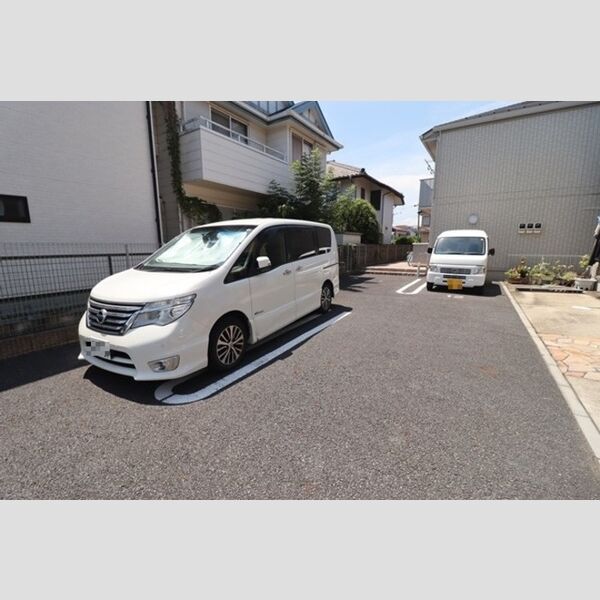 ルシオールⅡ 駐車場