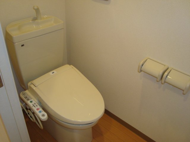 クレアトゥール　エスト　(Ｃｒｅａｔｅｕｒ　ｅｓｔ) シャワー付トイレ