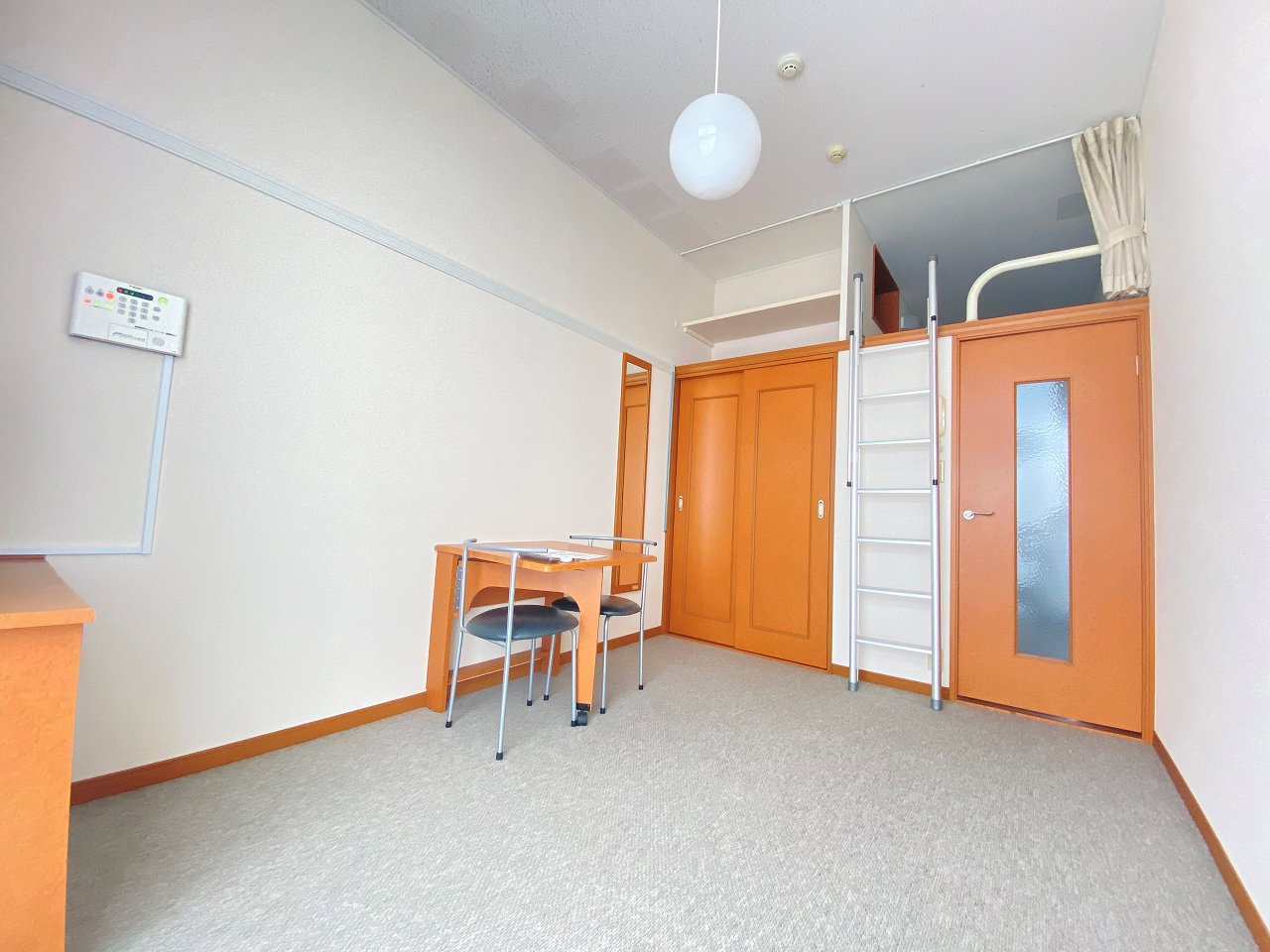 レオパレスドゥジエーム リビング