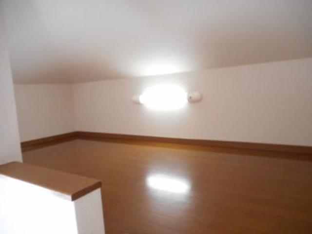 アーバンスクエア江原町Ｃ棟0201号室 リビング