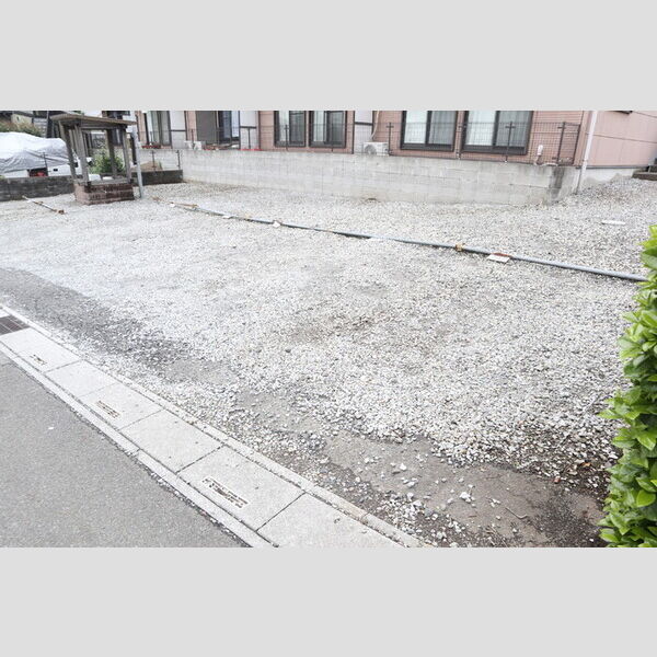 トップヒルズ若宮205号室 駐車場