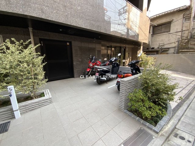 コンシェリア新宿落合3階 スタイリッシュなエントランス