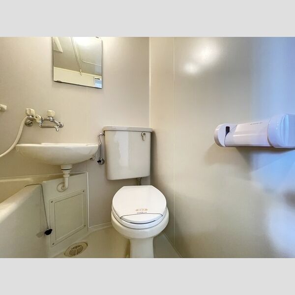 シーサイド金沢105号室 トイレ