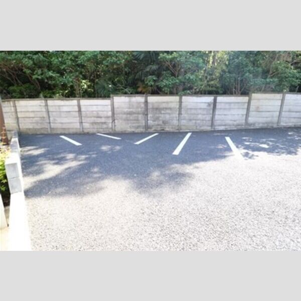 メゾンレーヴ 駐車場