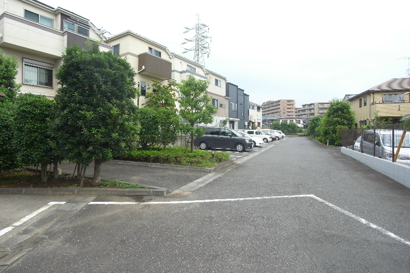 フレラヴィーヌ北本町 駐車場